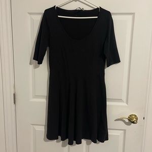 Sleeved short black dress